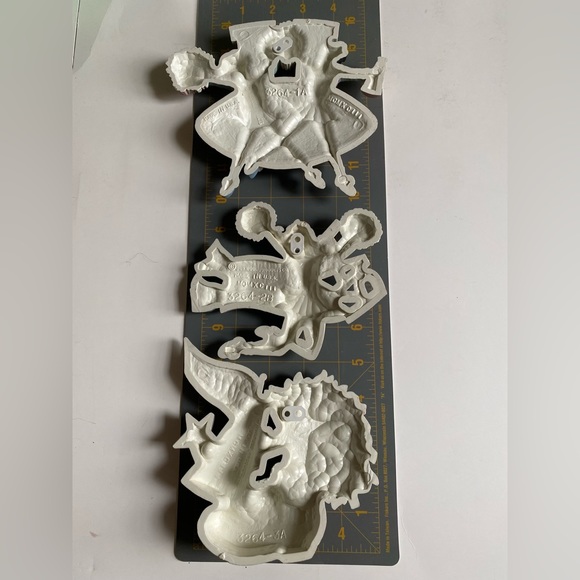 Vintage cheerleader wall decor - Picture 9 of 10